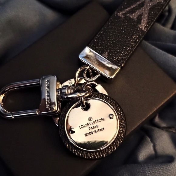 Louis Vuitton Neo Club Key Holder/bsg Charm Monogram Keychain - Picture 2 of 13